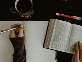 Relax and learn languages over a cup of coffee.