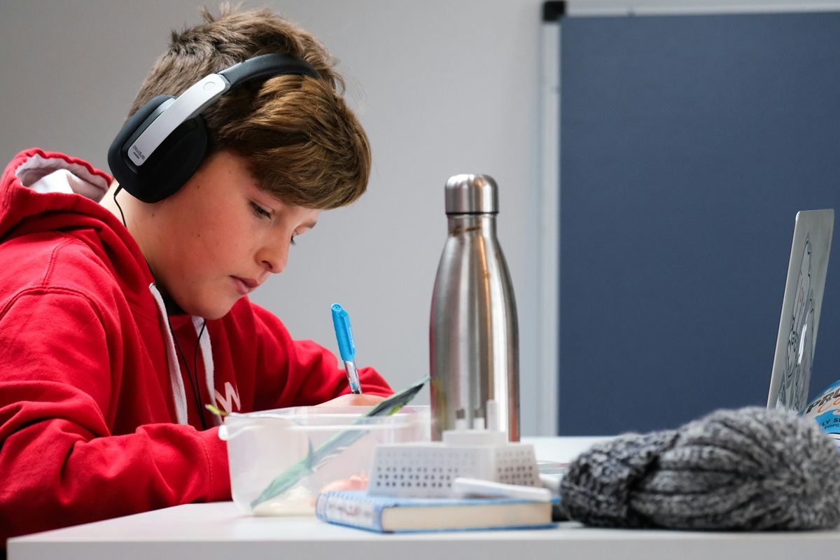 Student Reading Books Language Flashcards